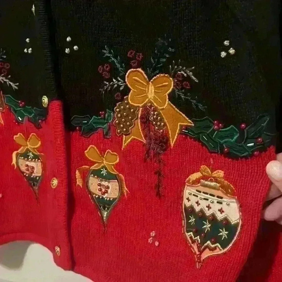 Vintage Ugly Christmas Button Down Sweater size Medium w beaded detail 80’s 90’s - Picture 2 of 8